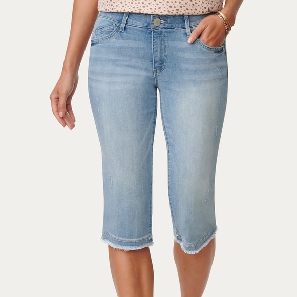 DEMOCRACY Light Wash Ab Solution Blue NEW Capri Jeans 4 - Picture 1 of 10